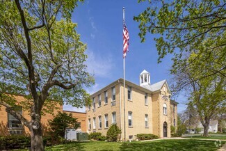 174 S Mchenry Ave, Crystal Lake, IL 60014
