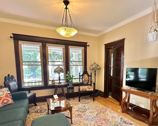 3454 S Delaware Ave, Milwaukee, WI 53207