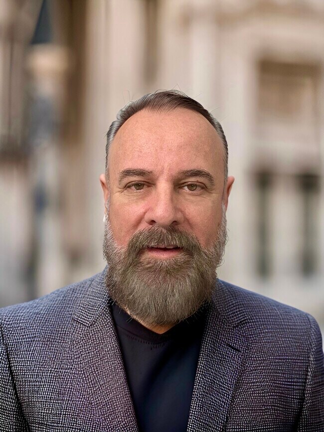 Agent Photo