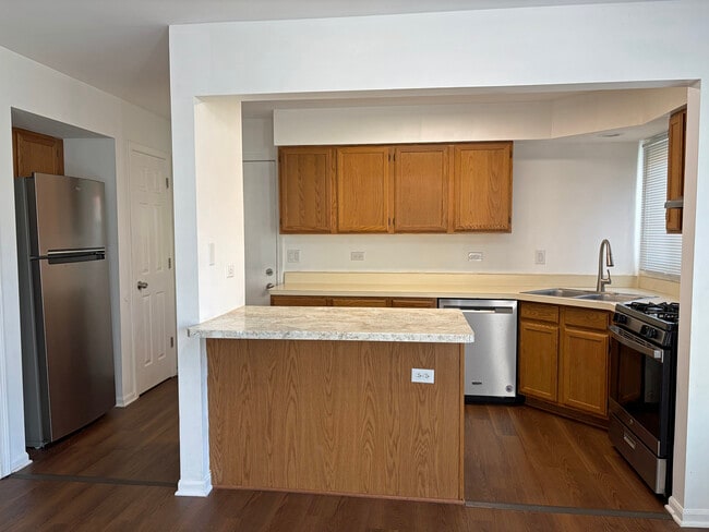 241 E Palatine Rd unit 201, Palatine, IL 60067 - photo 3