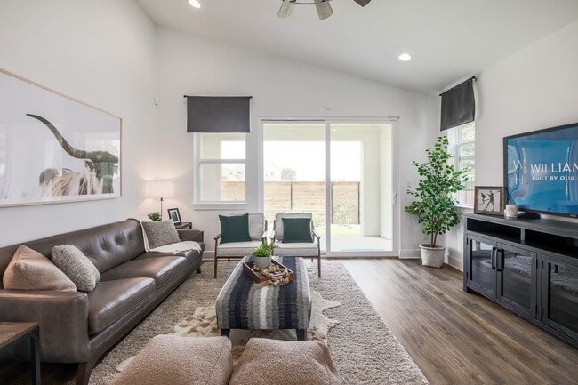 1100 Yaupon Holly Dr, Georgetown, TX 78628 - photo 4