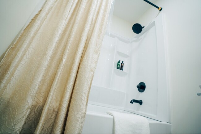 106-110 Hotel St unit 110 Hotel St. Apt 2, Utica, NY 13502 - photo 3