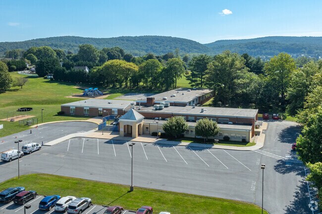 Hooverville Elementary School received an overall grade of B- from Niche.