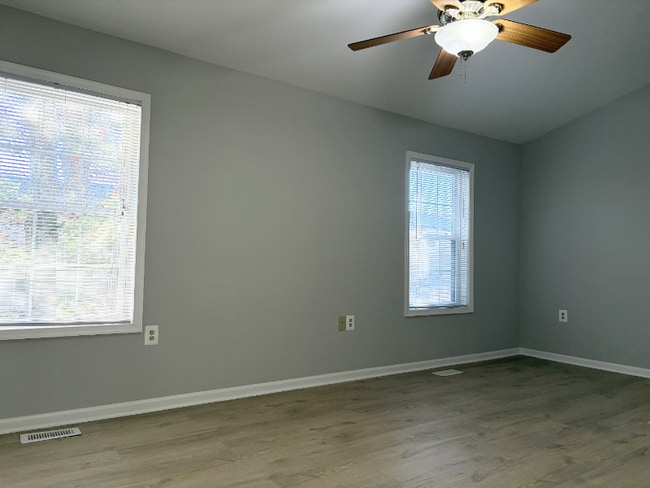 2990 Mission Square Dr, Fairfax, VA 22031 - photo 7