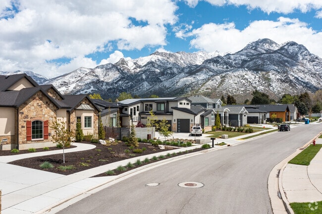 The mountain views in Sandy are breathtaking.