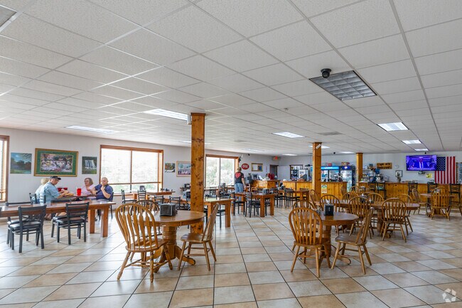 Cagle Mountain Restaurant has home style cooking in Cagle-Fredonia.