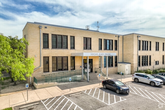 Entrance To Highland Park Elementary School In The Highland Park Neighborhood Of San Antonio, TX.
