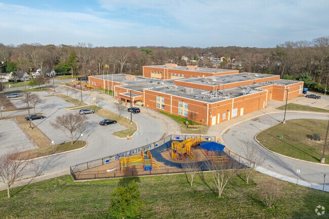 Pasadena Elementary School is a public school serving grades PK-5 in Pasadena.