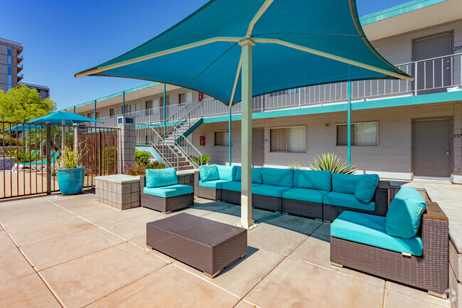 Poolside Lounge