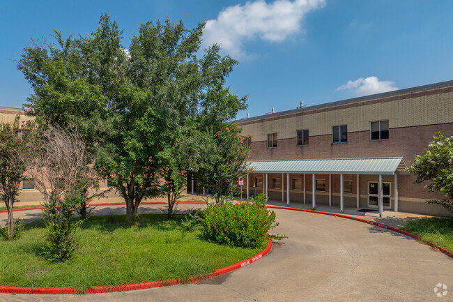 Chavez High School offers outdoor and indoor seating.