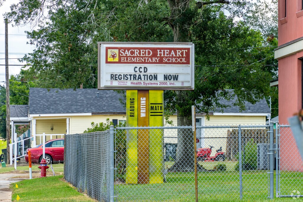 Discover excellence in education at Sacred Heart of Jesus/SKD School.