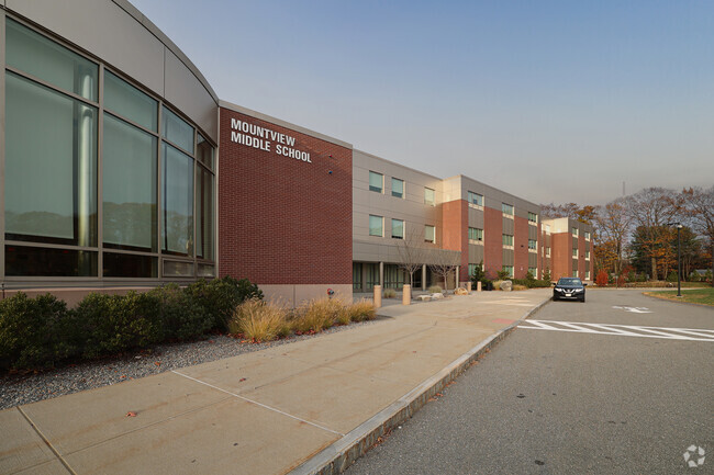 Mountview Middle School help students develop and improve their critical thinking skills.