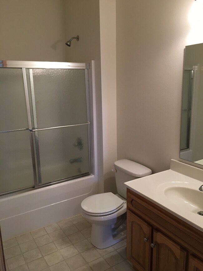 121 Aspen Ln unit 10, Hills, IA 52235 - photo 6