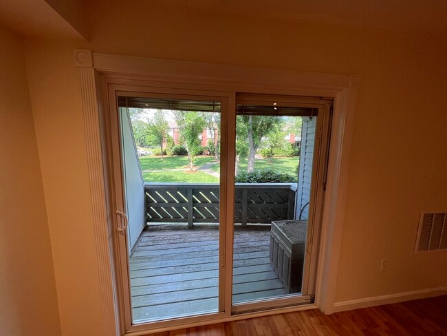 121 Cluff Crossing Rd unit 21, Salem, NH 03079 - photo 5