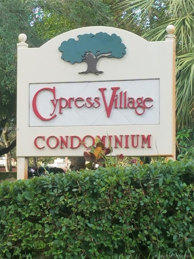 7100 Fairway Dr, Miami Lakes, FL 33014