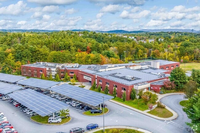 Sullivan Middle School has an 11 to 1 student/teacher ratio according to Niche.