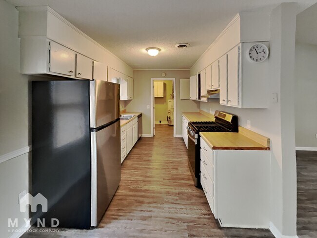 2814 Bay Leaf Dr SE, Conyers, GA 30094 - photo 4