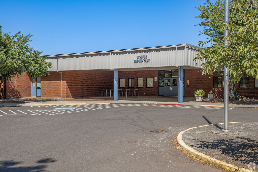 The front entrance to Schirle Elementary School in Sunnyslope, Salem OR.