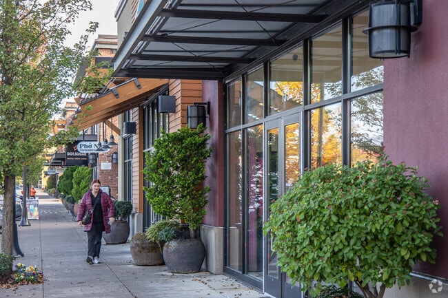 Progress Ridge Townsquare offers a wide selection of retail and dining options for residents.