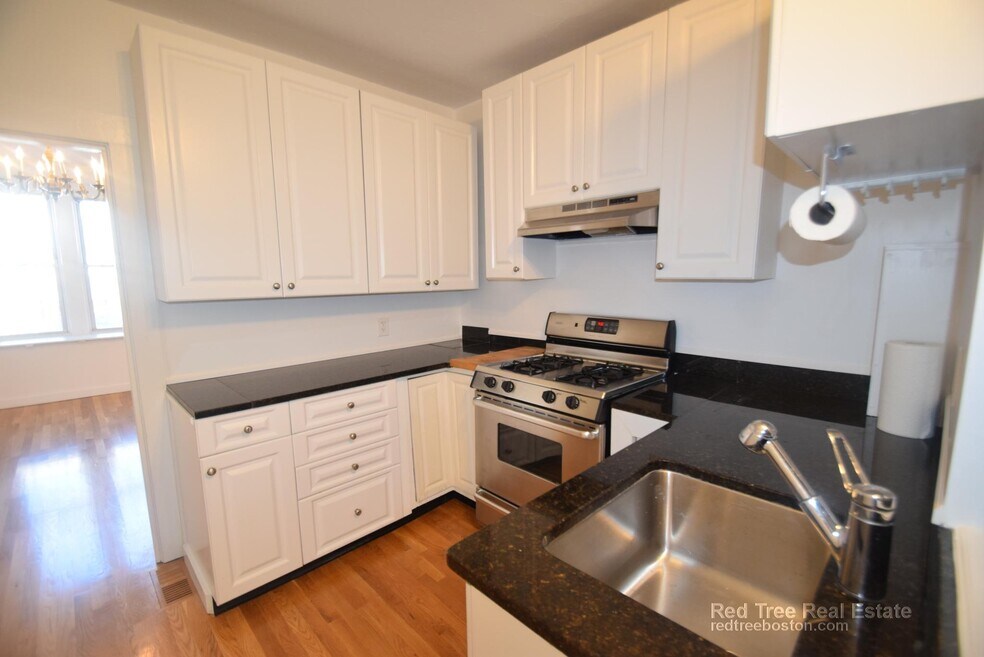 682 Parker St unit 1, Roxbury Crossing, MA 02120 - photo 1
