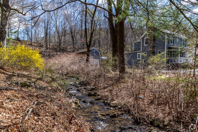 Glen Gardner’s serene landscape offers peaceful, scenic views.
