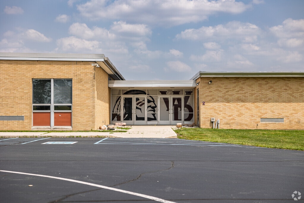 Wes-Del Middle/Senior High School is serves students around Gaston, Indiana.