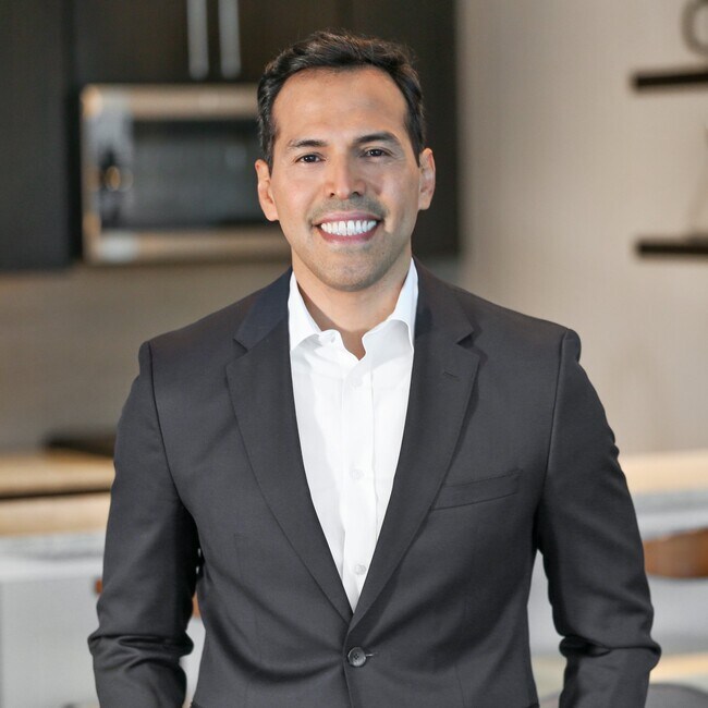 Agent Photo
