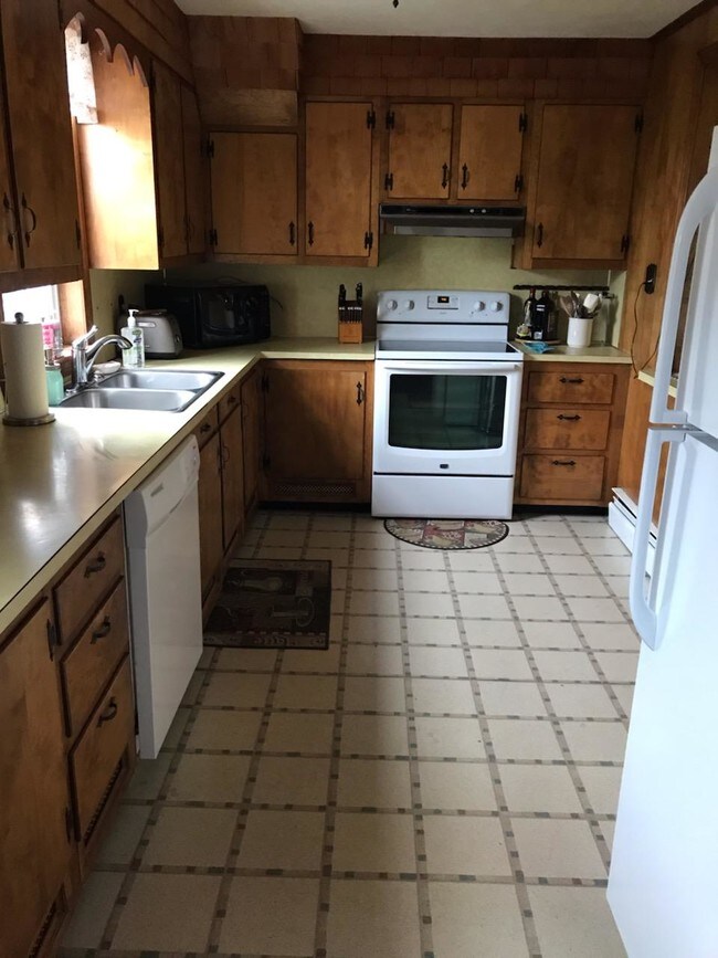 35 School St unit First Floor, Saco, ME 04072 - photo 5