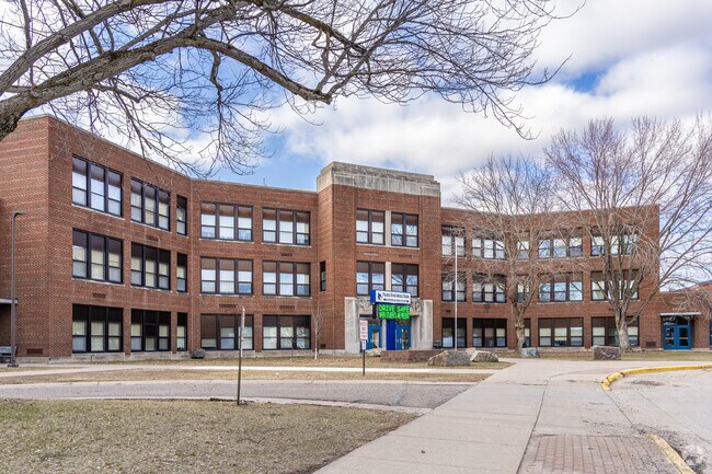 Prairie River Middle School is a public school with a student-teacher ratio of 13 to 1.