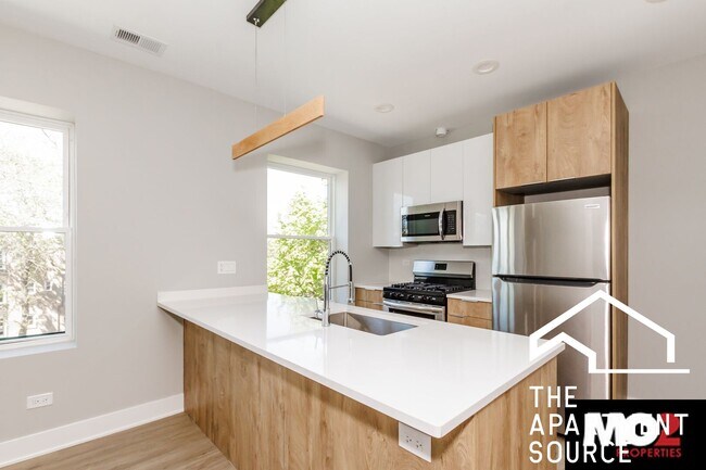 1857 N Whipple St unit 2, Chicago, IL 60647 - photo 2