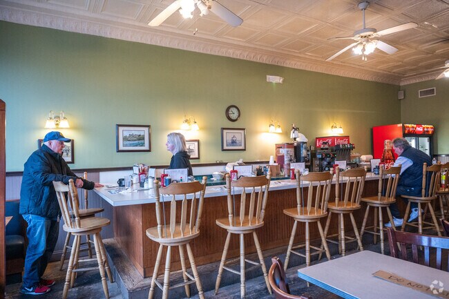 The Saltwater Diner serves up comfort food for breakfast and lunch for Waveland residents.