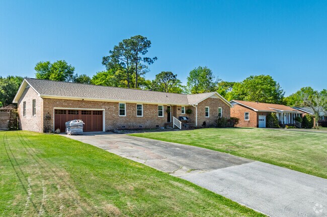 Brick ranch-style homes in Windemere are situated on spacious lots.