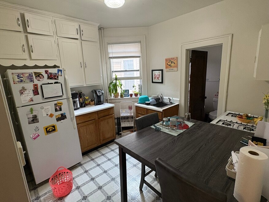 308 N Dubuque St, Iowa City, IA 52245 - photo 1