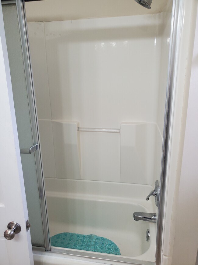 1206 E 8th St unit 3, Anderson, IN 46012 - photo 5