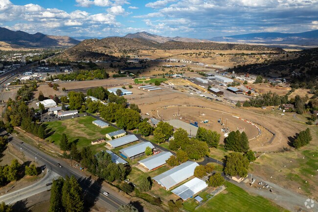 The Siskiyou Golden Fair, in southern Yreka, host events such as rodeo shootouts, destruction derbies and live music concerts.