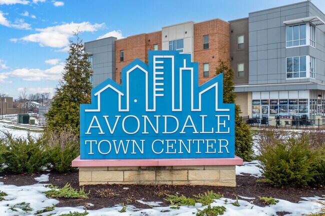 Locals head to Avondale Town Center for convenient dining and shopping.