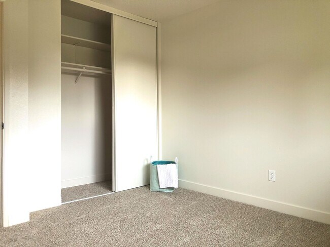 Michael Manor Apartments, Portland, OR 97220 - photo 6