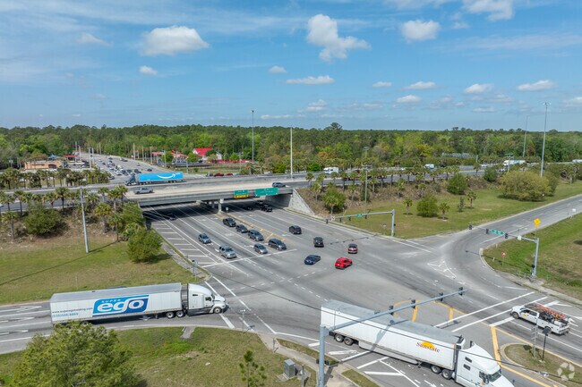 I-95 makes for an easy commute from Cimarróne to Jacksonville.