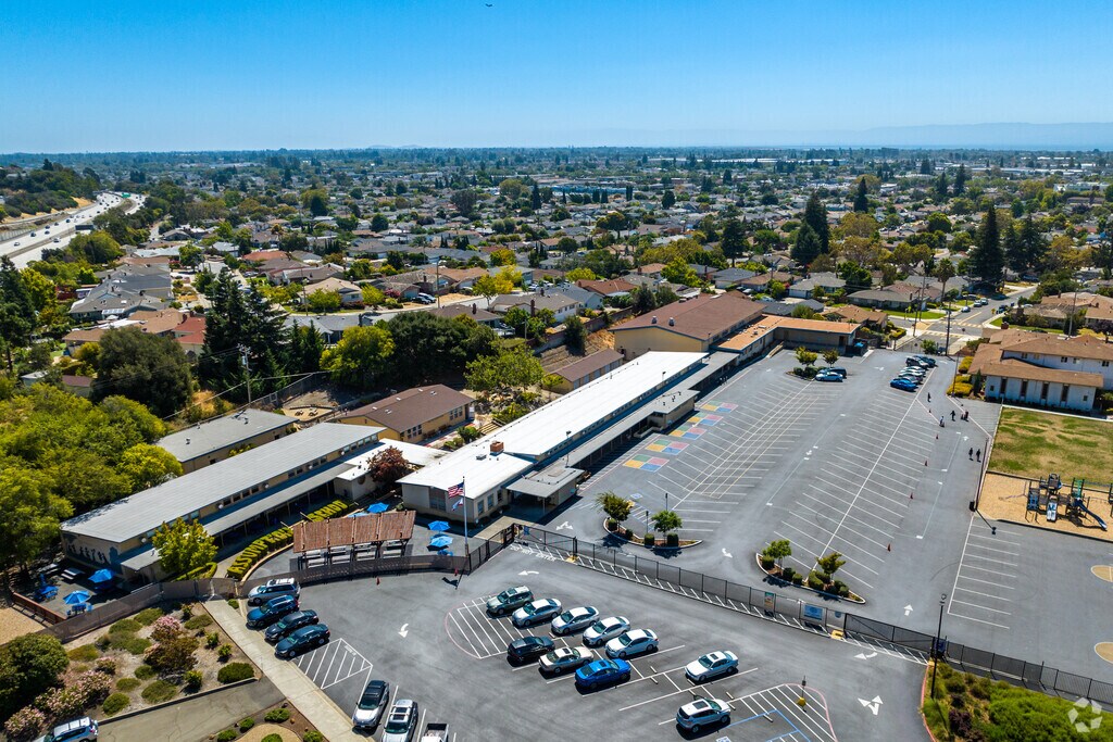Assumption Catholic School provide an exemplary learning environment for student in San Leandro.