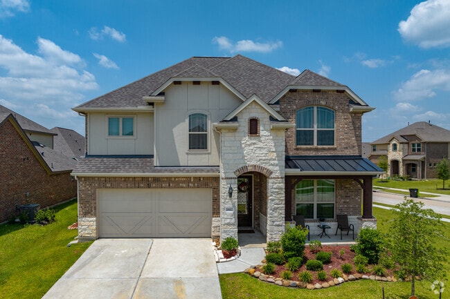 Custom homes are popping up all over the Teal Run neighborhood.