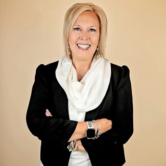 Carolyn Arnold