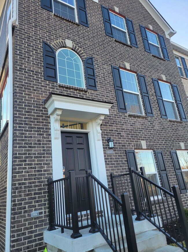 6638 Halsey St, Zionsville, IN 46077