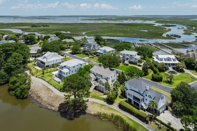 Charleston National has gorgeous custom built homes with water and marsh views in Mt. Pleasant.