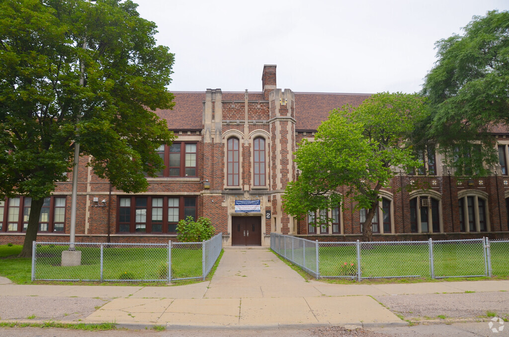 Noble Elementary-Middle School building in Mackenzie.