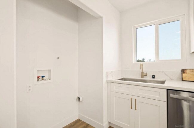 3781 Ashford St unit B, San Diego, CA 92111 - photo 6