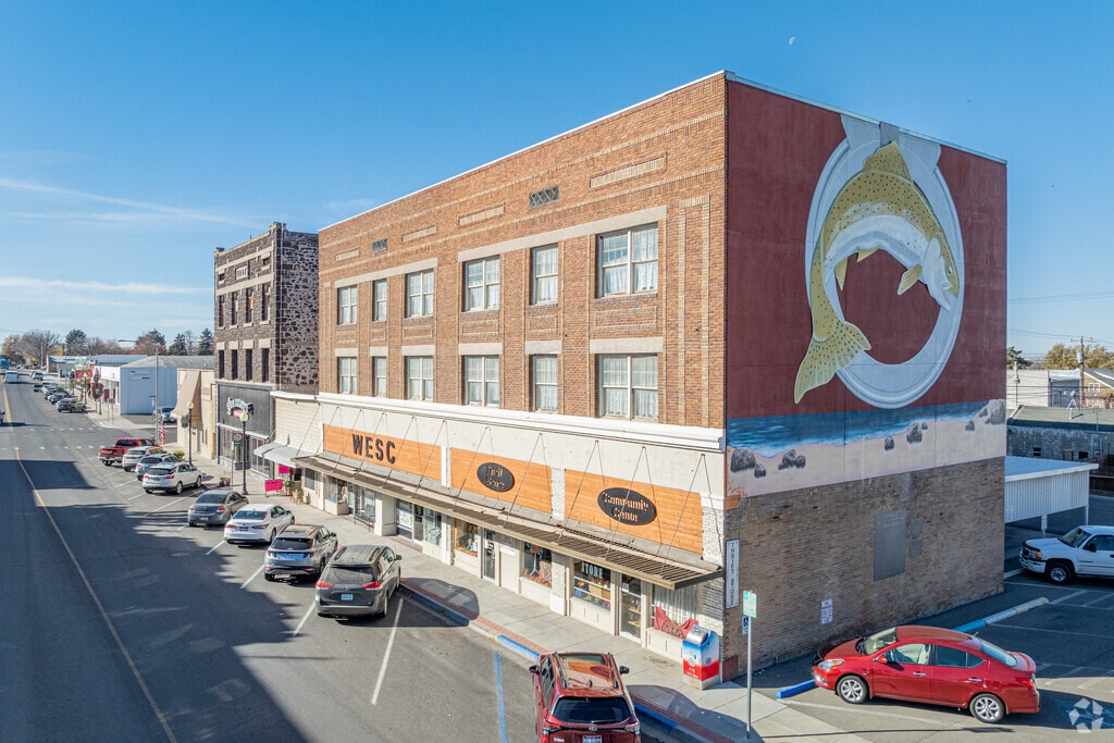 A trout mural downtown reflects Buhl’s reputation as the Trout Capital of America.