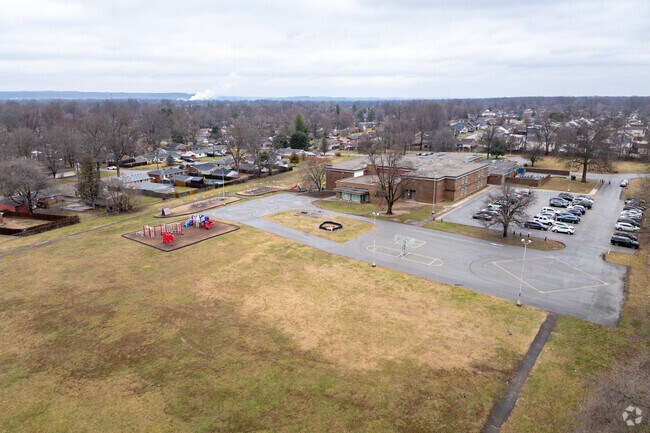 The student population of Eisenhower Elementary is 557 and the school serves K-5.