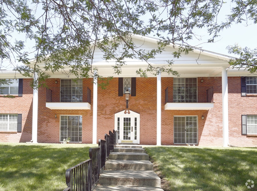 Colonial Crest Apartments, Muncie, IN 47304 - photo 1