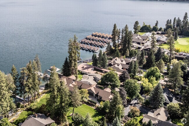 The homes along Hayden Lake Country Club have an exclusive appeal.