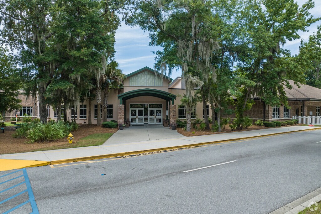 Hilton Head Island Early Childhood Center is a public, magnet school.